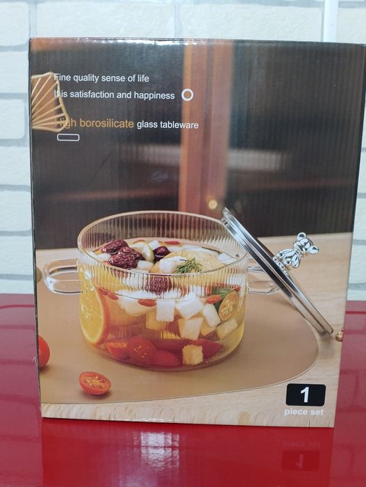 Универсальная кастрюля с крышкой.