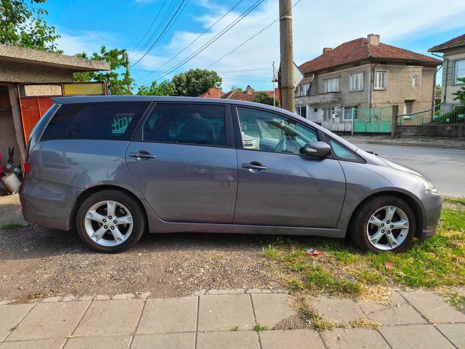 автомобил Mitsubishi Grandis