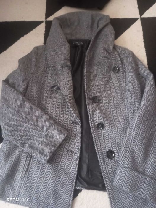 Дамско палто актуален модел.