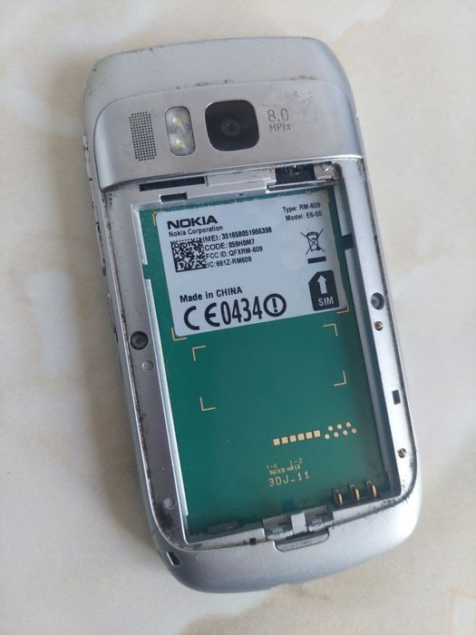 [E6] Vând Nokia E6 alb [perfect funcțional] și [NEcodat] //poze reale