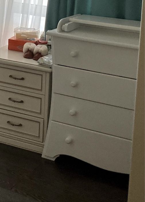 Детская кровать и комод