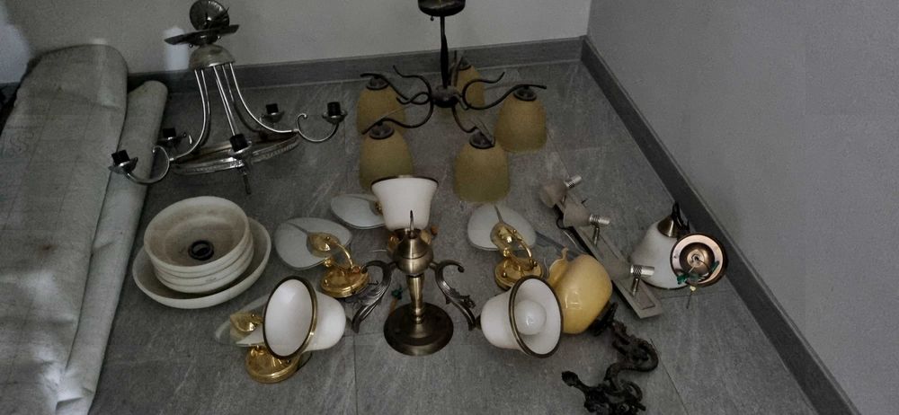 Продаются люстры.
