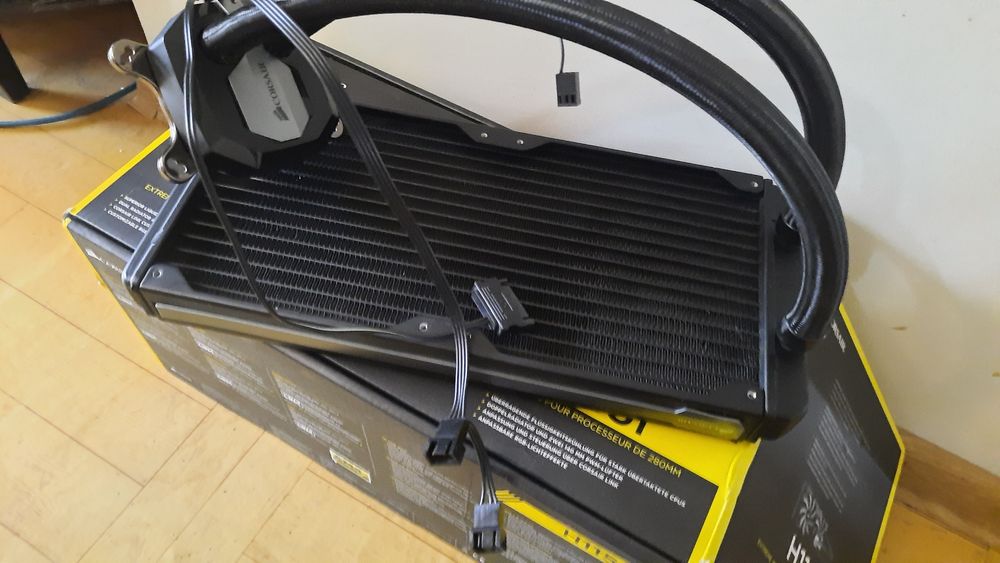 Водно охлаждане Corsair H115i