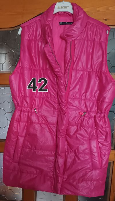 Vesta noua damă ,model si culoare frumoase