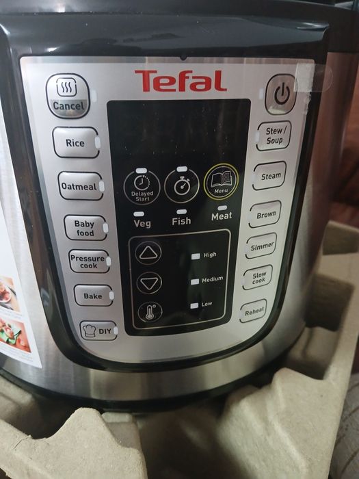 Multicooker Tefal neutilizat