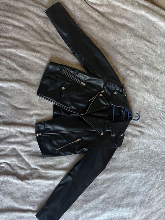Черно яке от изкуствена кожа Zara