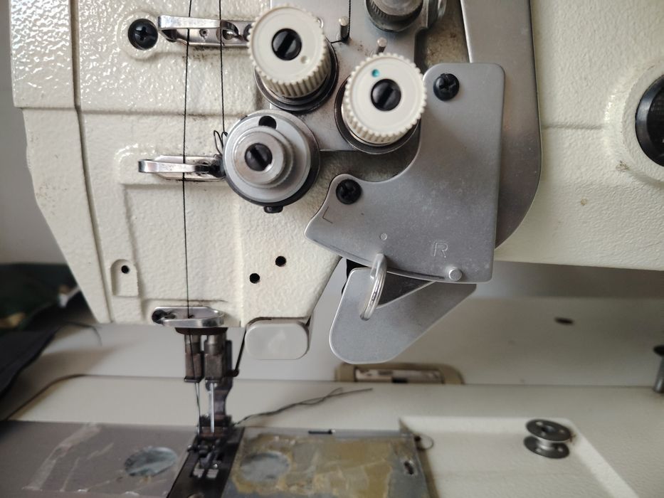 Mașina de cusut 2 ace brother