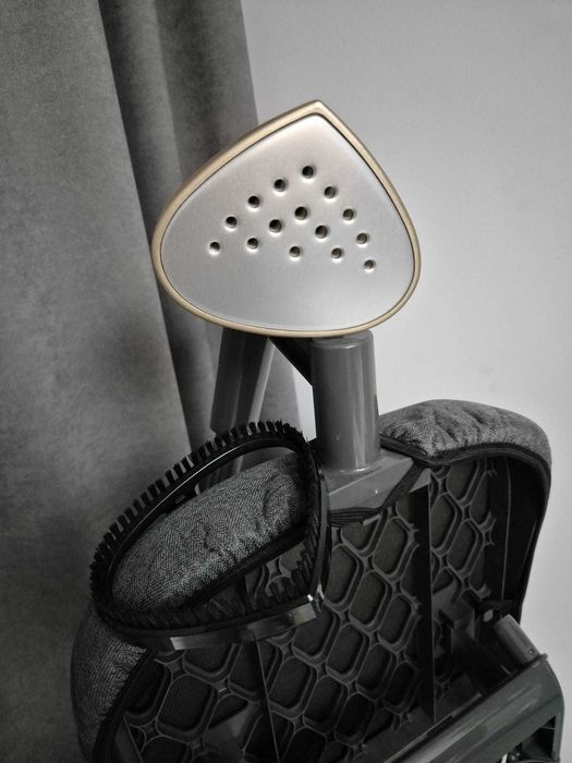 Aparat de calcat vertical cu abur PHILIPS 3000 - Ca nou