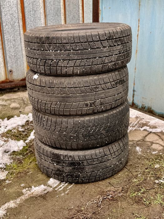 Продам комплект зимних шин