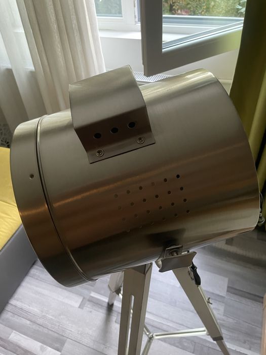 Vand lampa cu trepied reglabil pentru casa/apartament