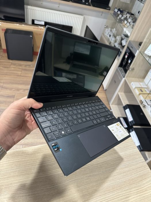 ASUS ZenBook 13 UX325, 13.3 FHD intel i7-1165G7, 16GB, NVMe 512GB ssd