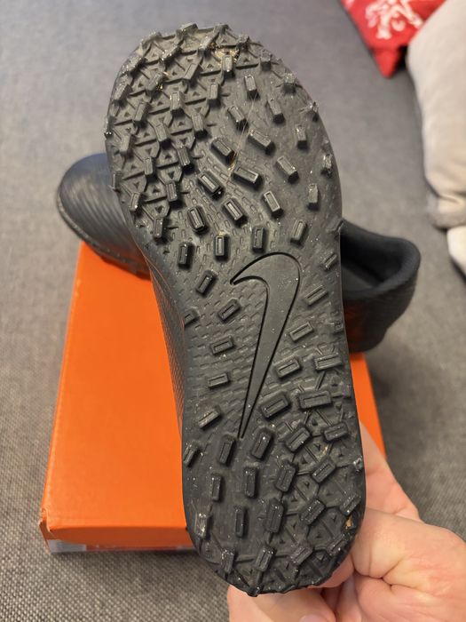 Футболни обувки стоножки