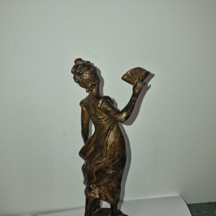 Statuetă din bronz L Eventail semnată Auguste Moreau