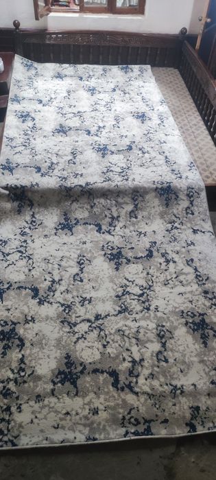 Gilam sotiladi, Qizil gilam 5*3. Oq 2*5
