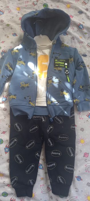 Костюм детский тройка.