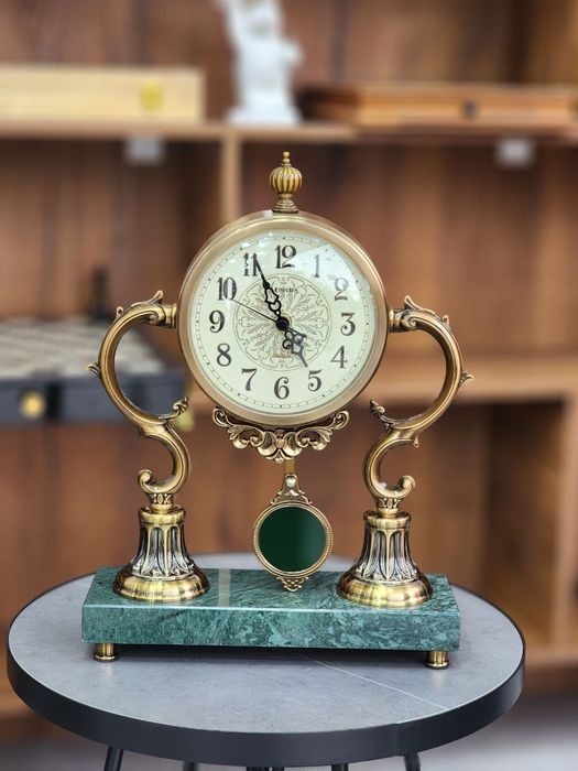 Часы настольные  цветы зелёный европейский