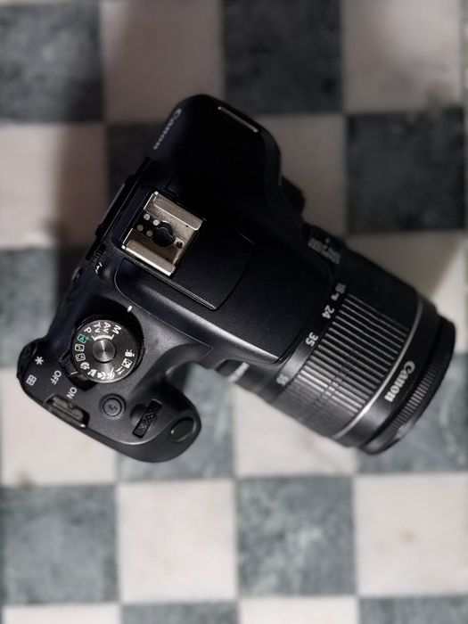 Canon EOS 2000D – kit complet pentru începători (DSLR 24 MP, Wi-Fi)