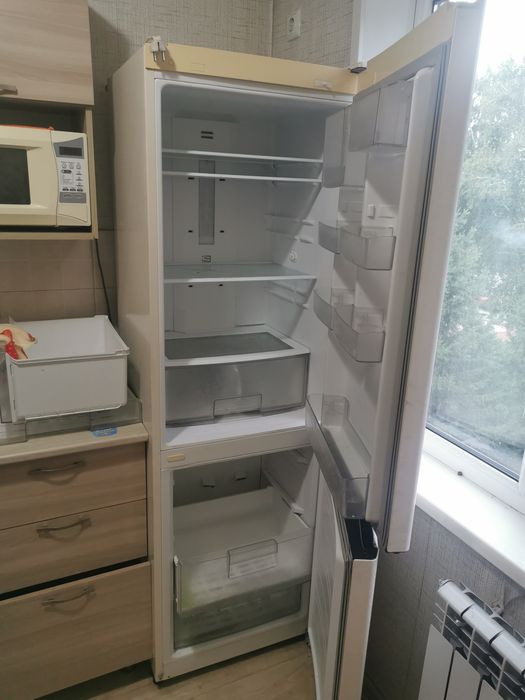 Отдам холодильник LG