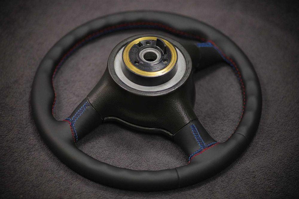 Руль BMW М-Tech 2 (БМВ М-Тех 2) 370 мм под болт E36, E34, E32, E31