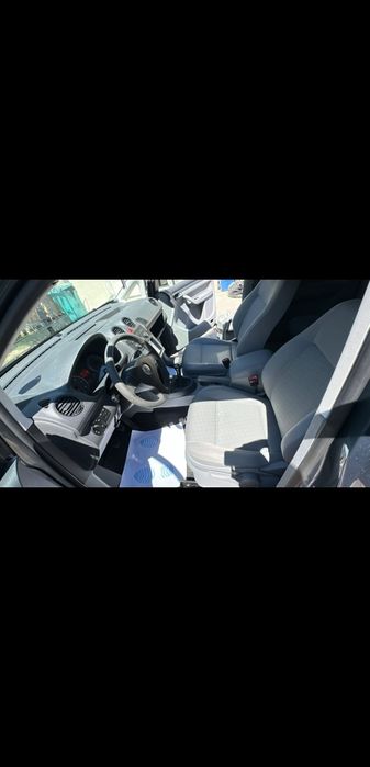 Vw caddy 1.9 Tdi,2009 cu rampa persoane handicap