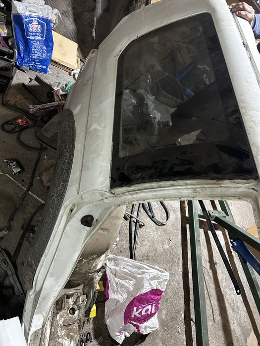 Крыло  заднее митсубиси челленджер