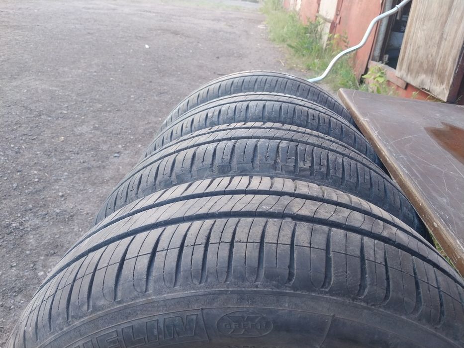 4 шины Michlen 185 65 R14.