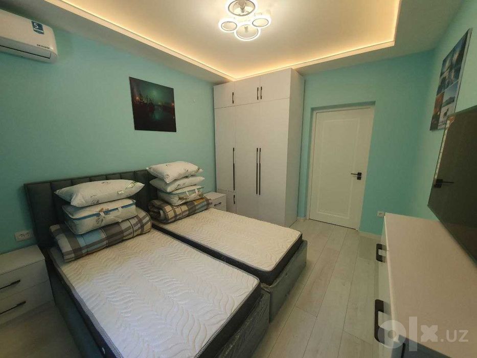 Сдается своя 3-к кв. 3/4/5 на берегу реки в центре, м. Космонавтов.