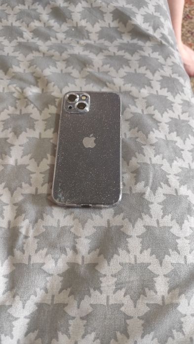 iPhone 13 și iPhone 11