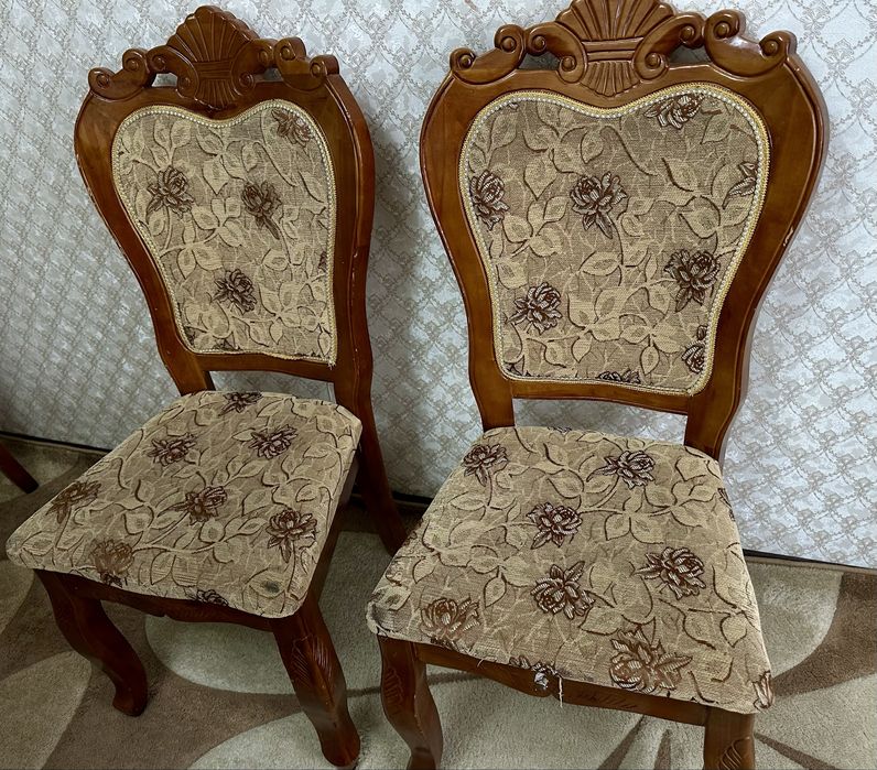 Стулья для зала и кухни.