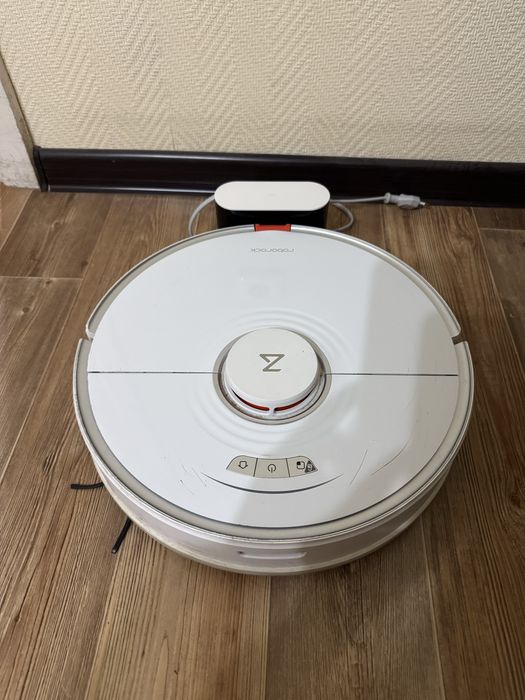 Продам робот пылесос Roborock Q7 Max белый
