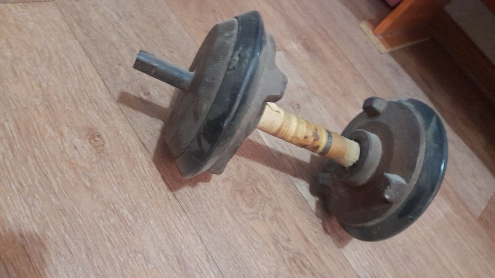 Продам гантели 12 и 13 кг