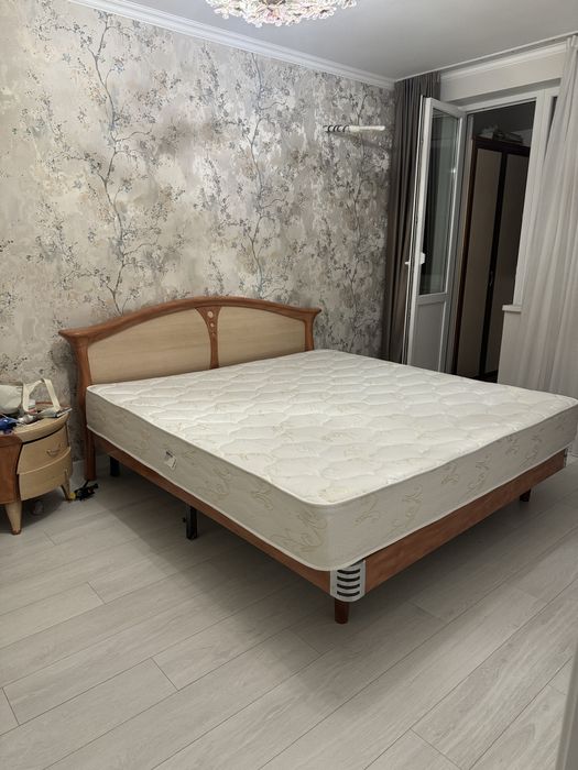 Продаю кровать 200x200 без матраца