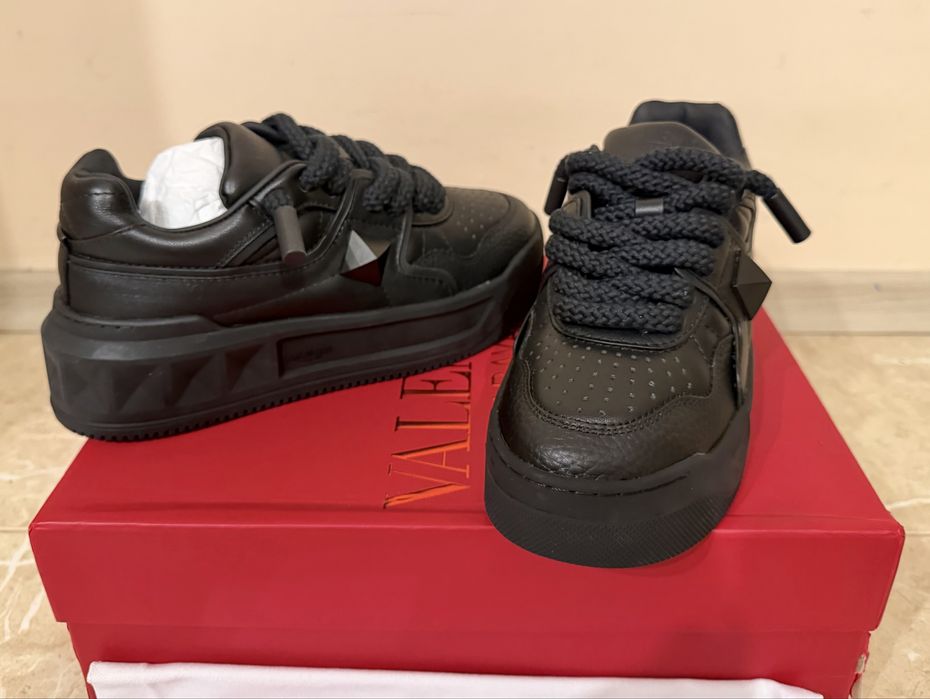 Обувки Valentino
