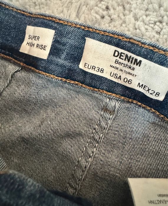 Blugi dama Bershka marimea S skinny rupti talie inalta