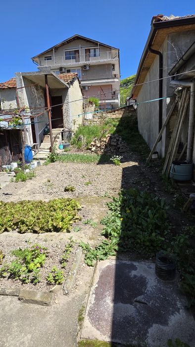 Продава се Многостаен апартамент в Провадия - 240 кв.м за 338 €/кв.м - Снимка #1