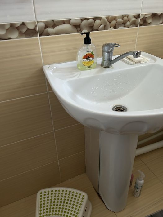 Умывальник и унитаз