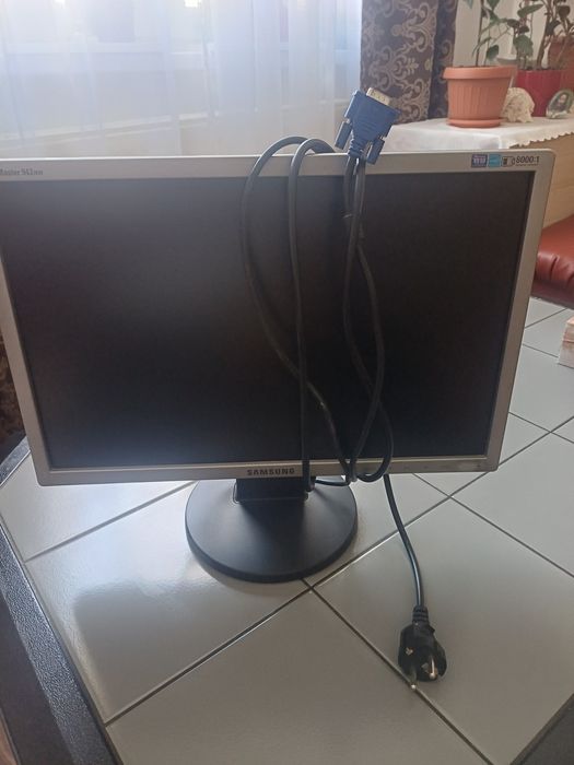 Monitor Samsung 100 lei!