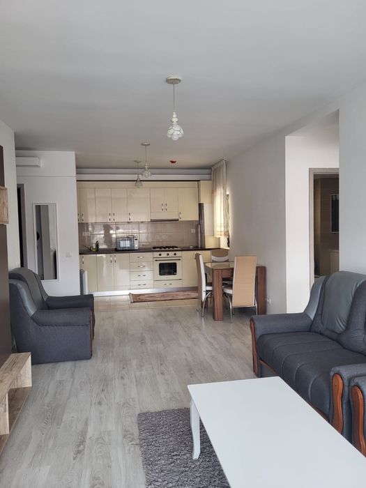 Inchiriez apartament