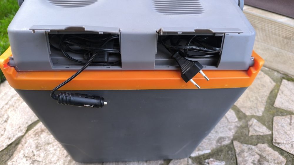 Електрическа Хладилна Чанта CRIVIT за 12V и 220V 30L