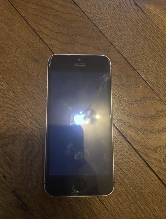 iPhone SE 64 GB 76% battery 2016