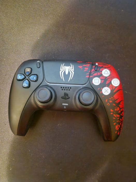 Vând playstation 5 spiderman 2 limited edition