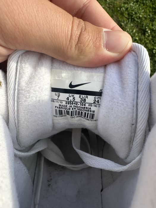 Nike Wmns Backboard High în nuanța alb/albastru/roz.