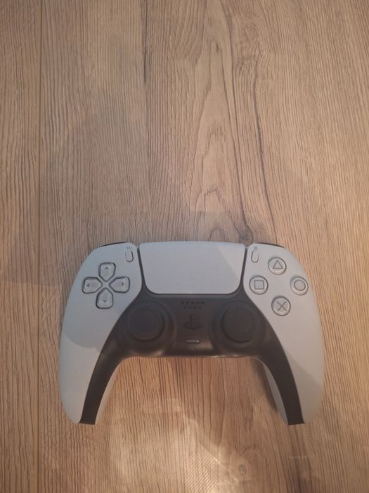PS5 / Нов / с джойстик и fortnite skin с игри  pack