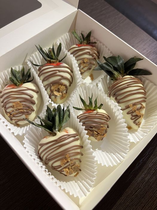 Финики/клубника в шоколаде