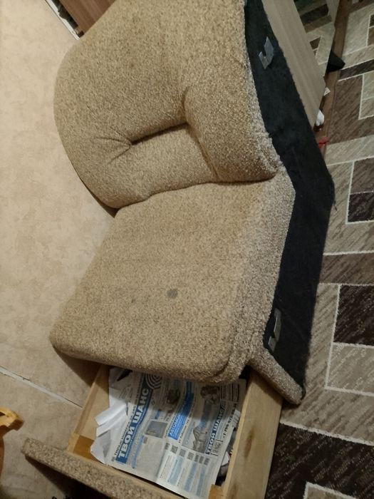 Продам диван угловой небольшой