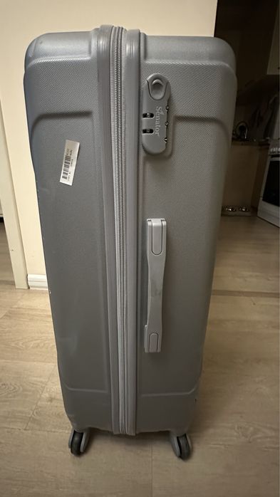 Продам дорожный  чемодан 70*50