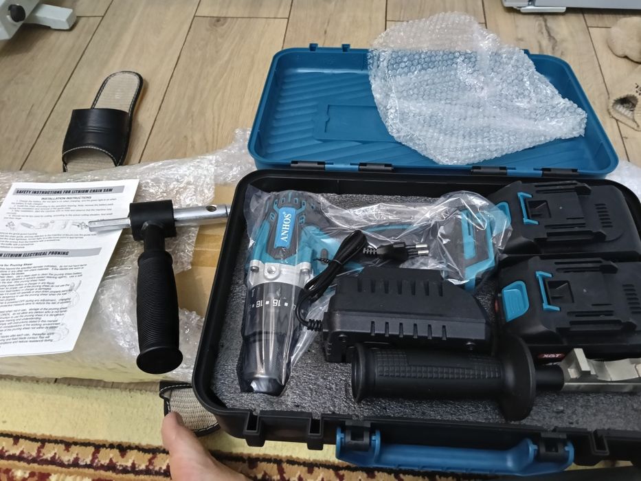 Ледобур в комплекте.