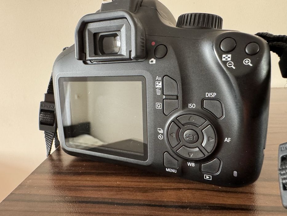 Canon EOS 4000D Като Нов