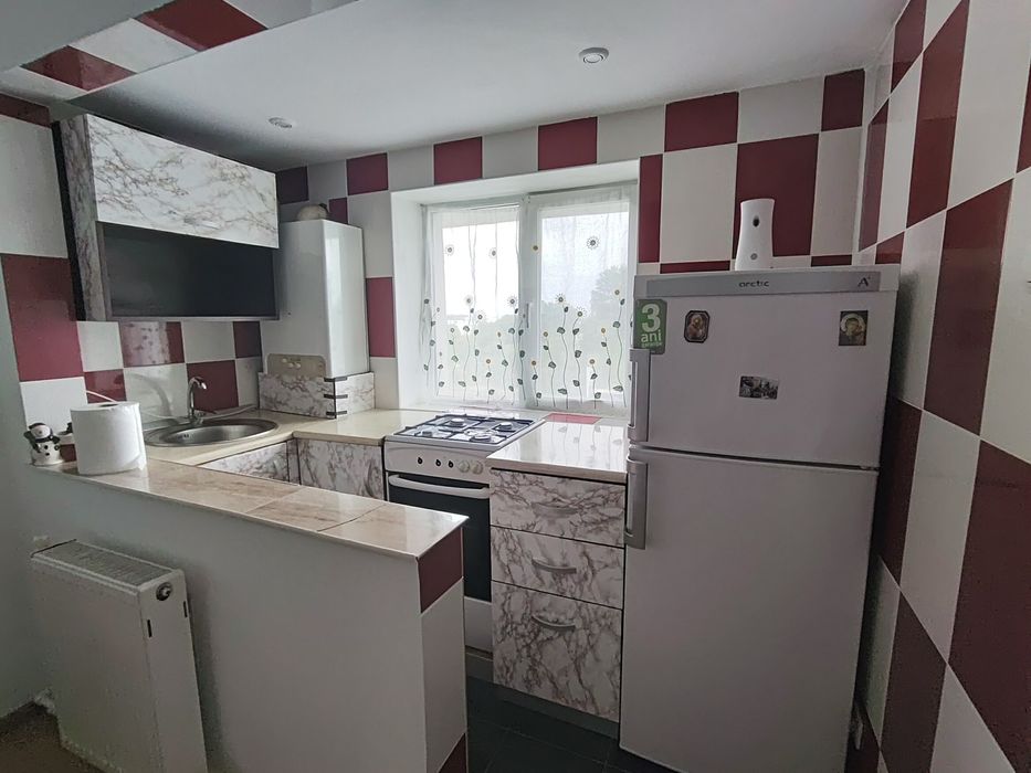 Vând apartament 2 camere lângă Hotel Kristall