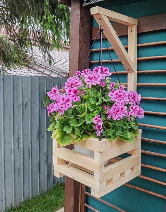 Suport din lemn pentru flori